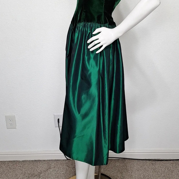 Vintage Union Made Velvet Taffeta Emerald Green Unique Midi Dress Size 4P - Picture 6 of 14